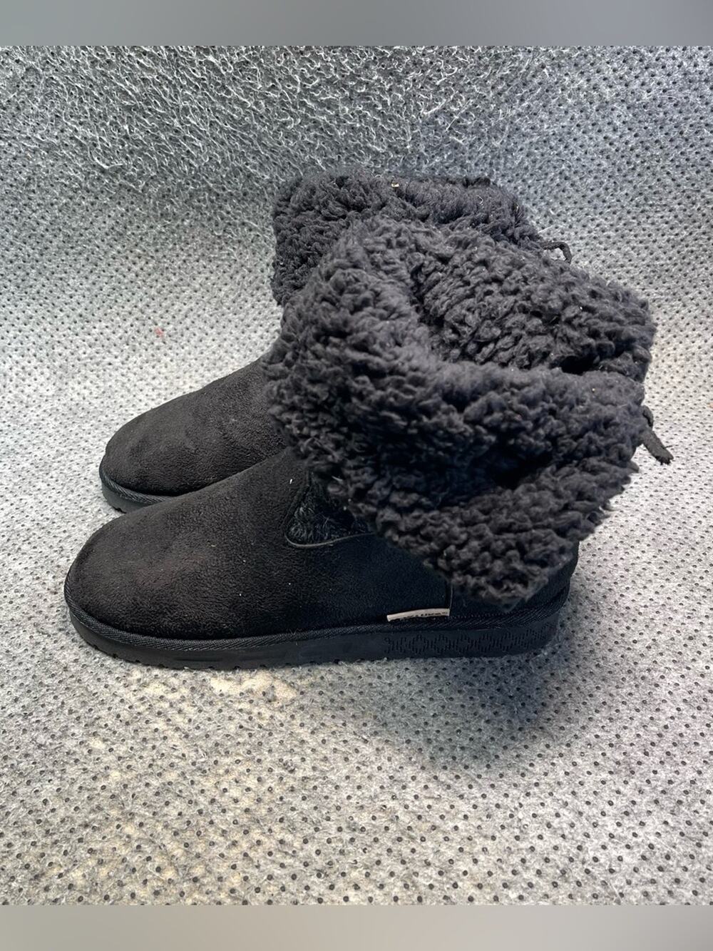 Muk Luks Faux Lined Black Slipper Boots Ties in Back Shoes Size 8 Women's